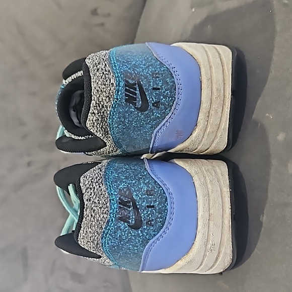 Air Max women's SE in polar colourway - Picture 3 of 6